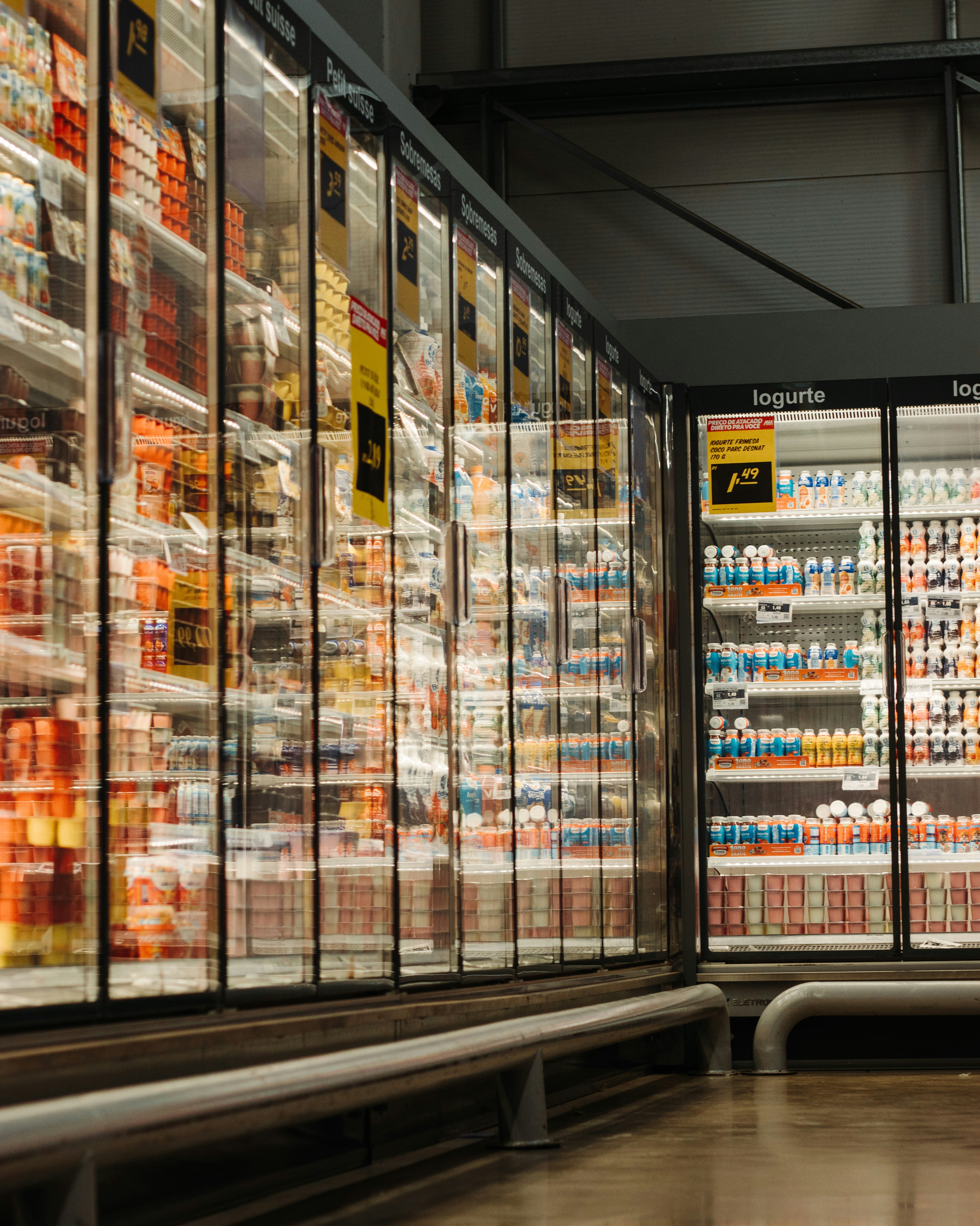 Operating grocery facility with refrigerated systems